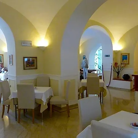 Plaza 3*