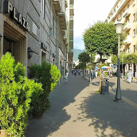 Plaza 3* Salerno